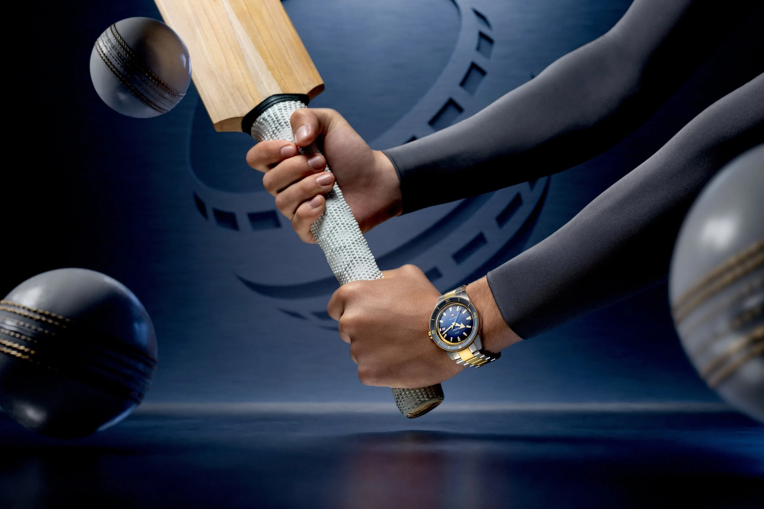 Captain_Cook_ECC_Cricket_R32138208_LS_e.jpg