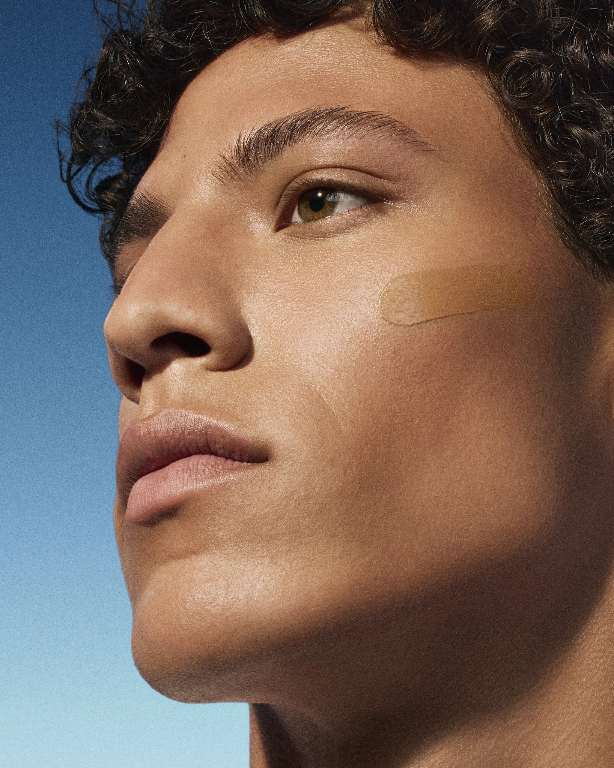 Application_Photoderm 2026_man-XDefense tinted2-RVB-CROP.jpg