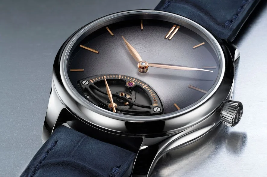 HMoser_1252-1200_Endeavour_Retrograde_Seconds__Lifestyle_Detail_Dial.jpg