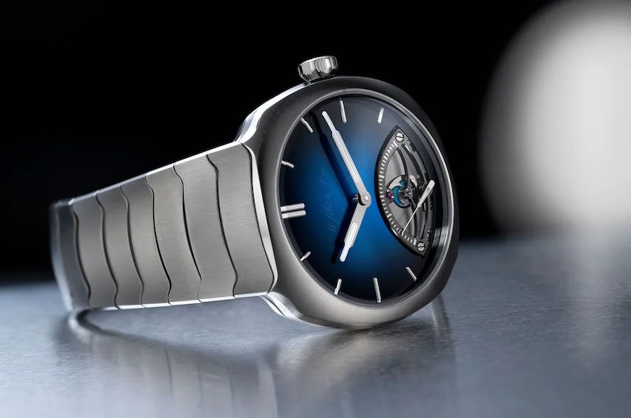 HMoser_6252-1200_Streamliner_Retrograde_Seconds__Lifestyle_side.jpg