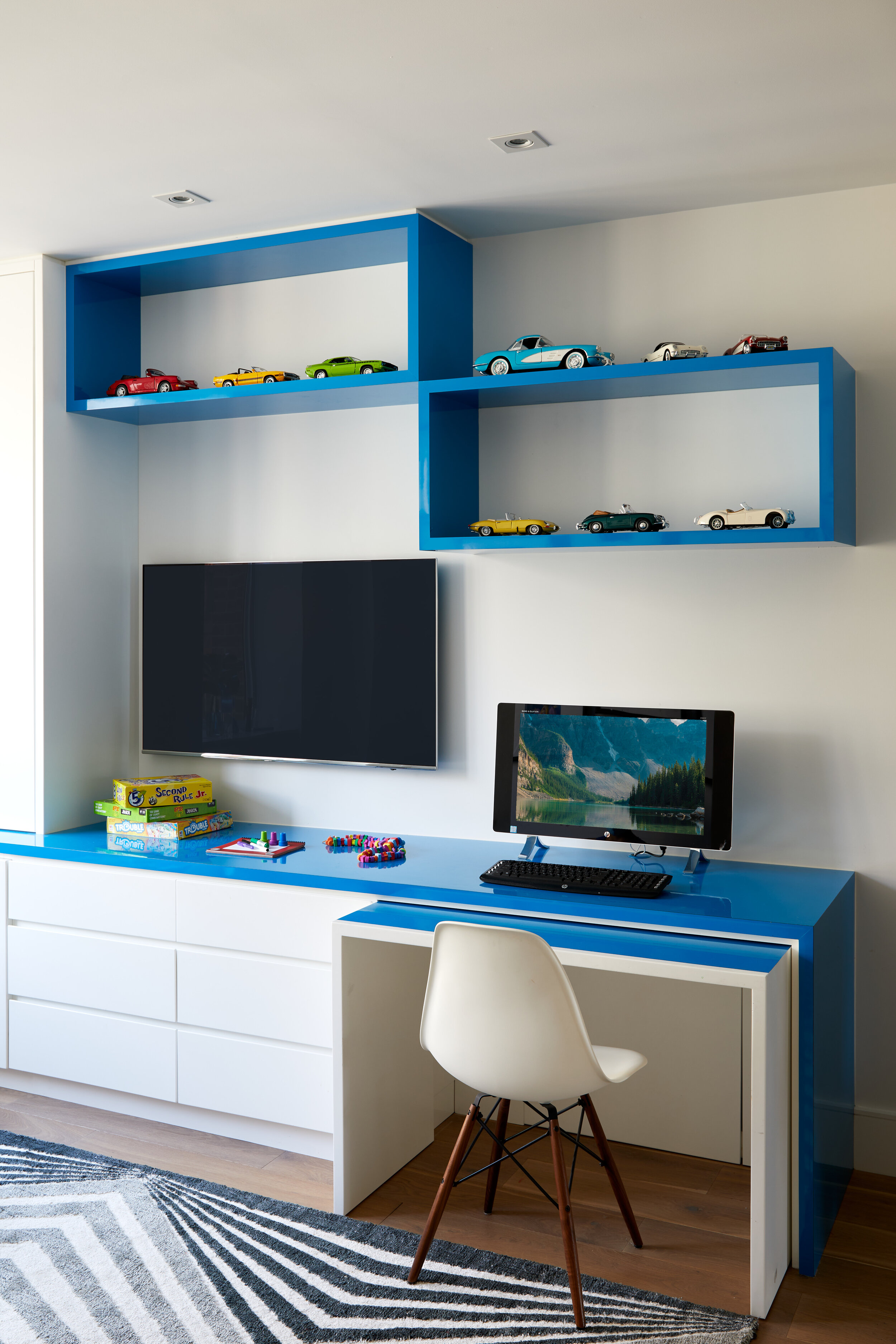 86Duplex_Playroom Desk.jpg