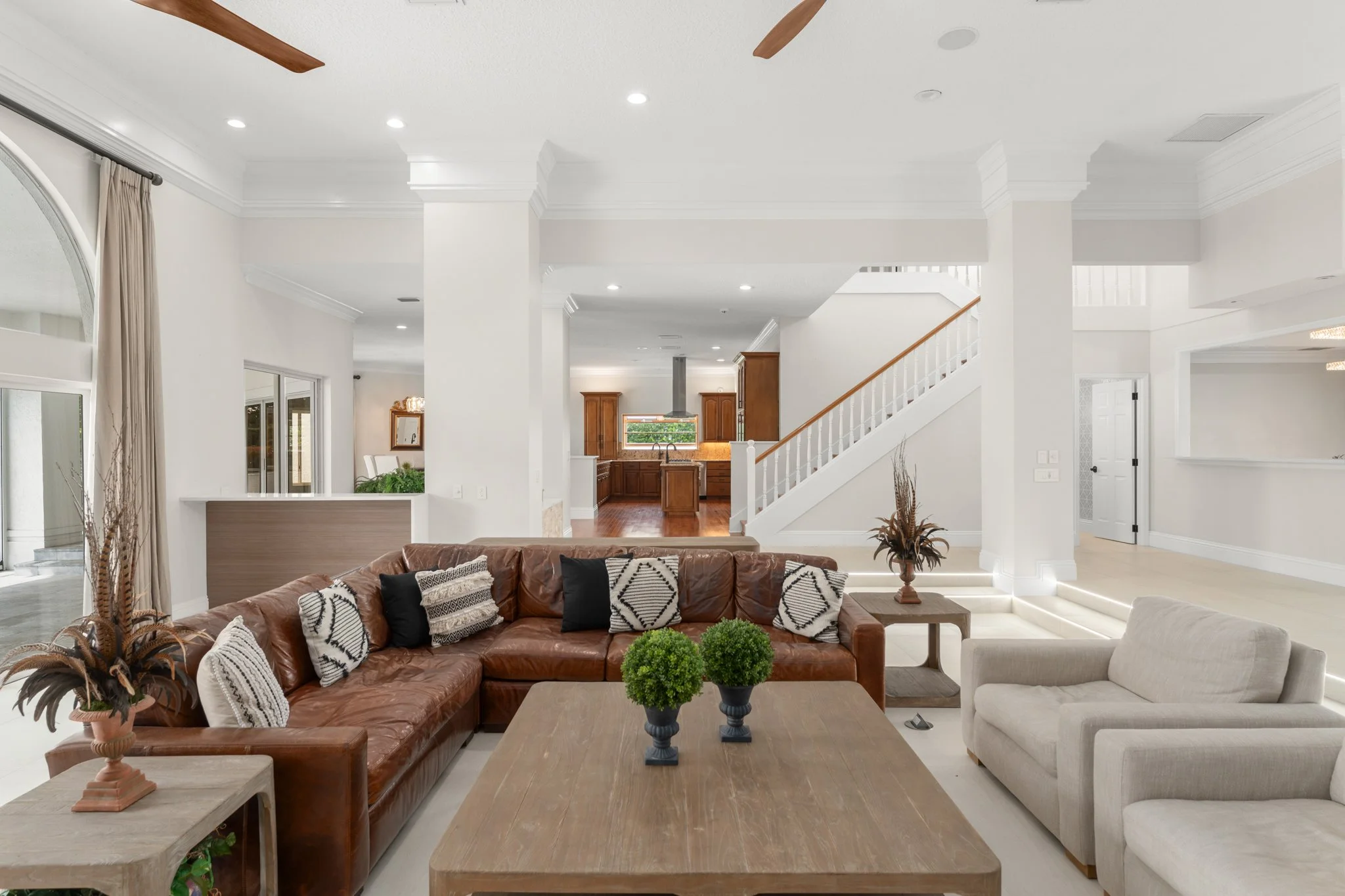 10_9648 McCormick Pl 007.jpg
