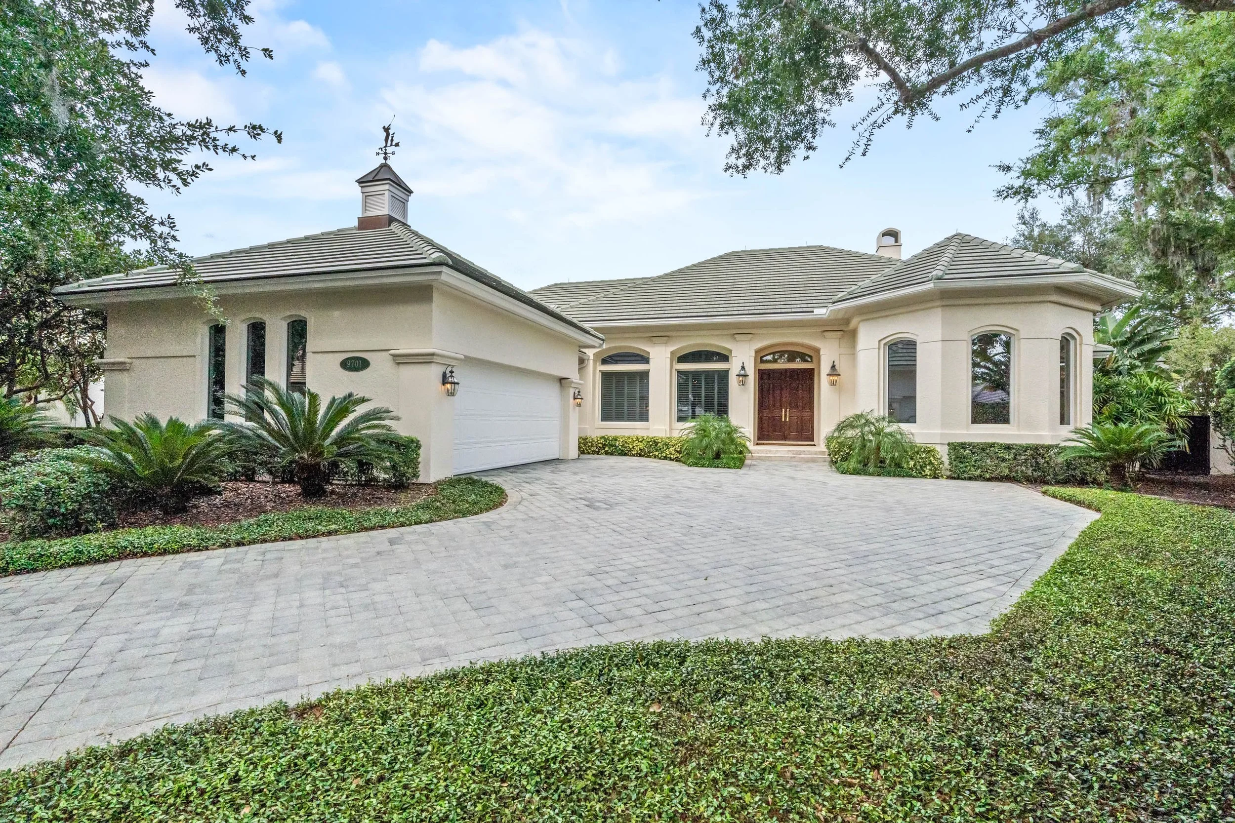 9701-lake-isleworth-court--windermere--fl-34786---01.jpg