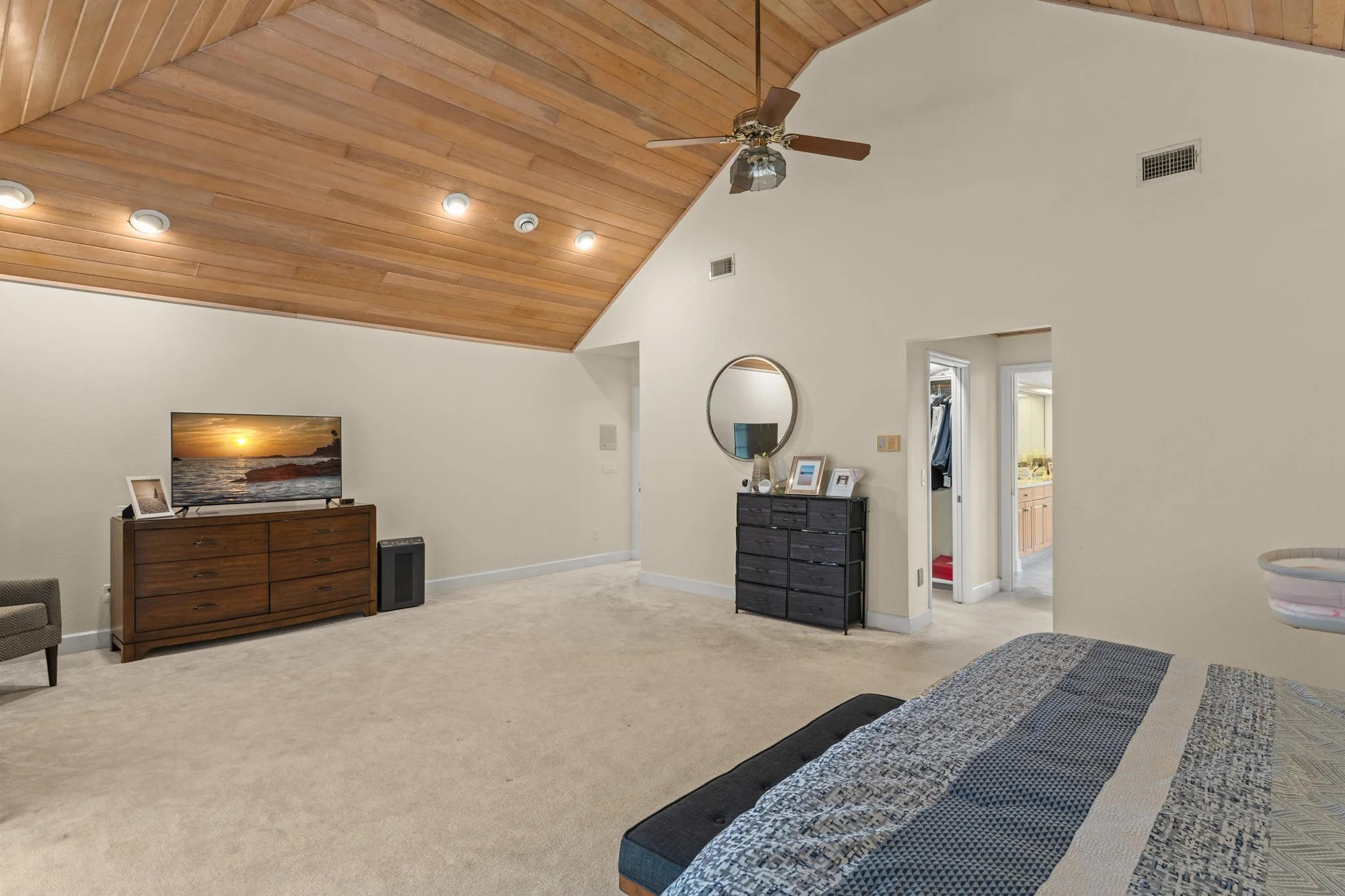 19_5073 Latrobe Dr 054.jpg