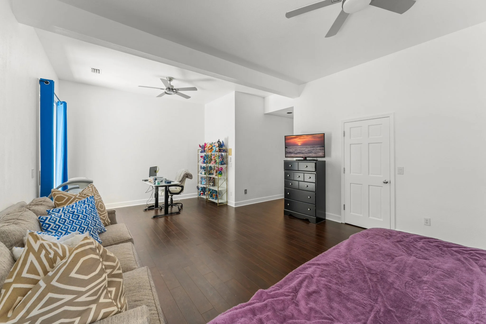 24_5073 Latrobe Dr 017.jpg