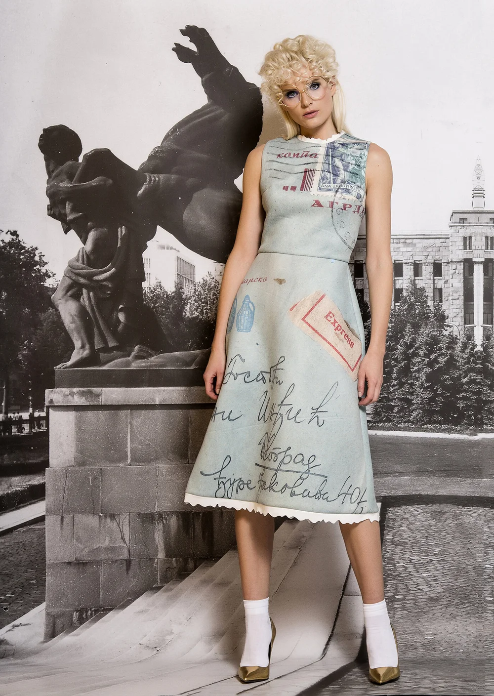 green emerald velvet dress Short crêpe fully embroidered dress featuring a chiffon overskirt
