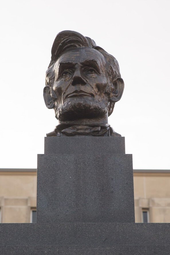 lincoln-statue1.jpg