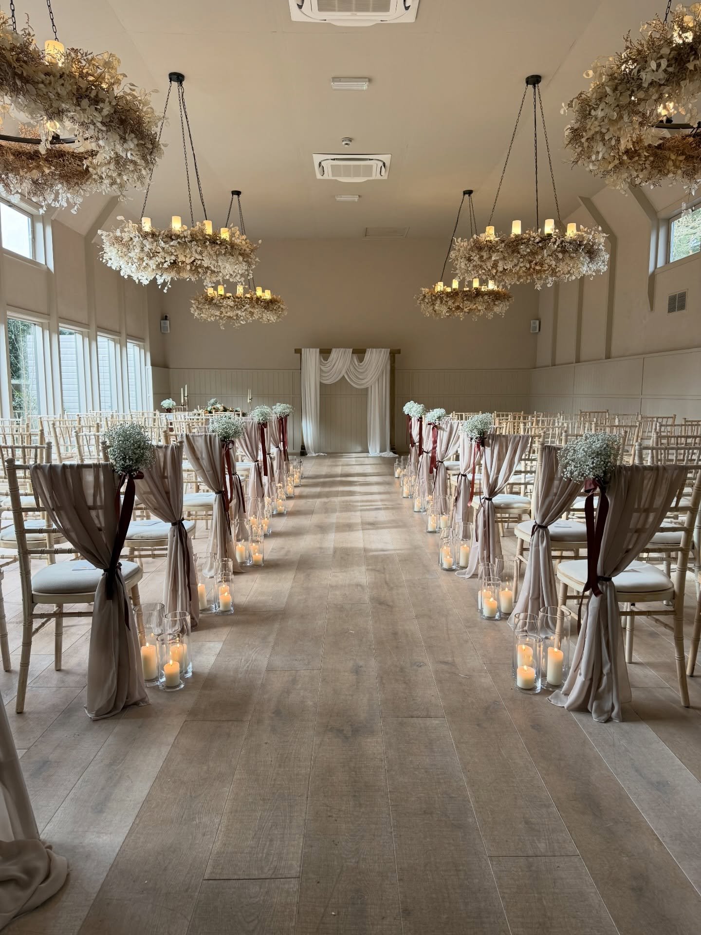 H A M P T O N // All the browns at the gorgeous @hamptonmanorweddings 🤎

Floaty draping, mixed brown shades and lots of texture made the whole space feel classic and on trend! Warm gold tones complimented the colour palette perfectly, with chocolate