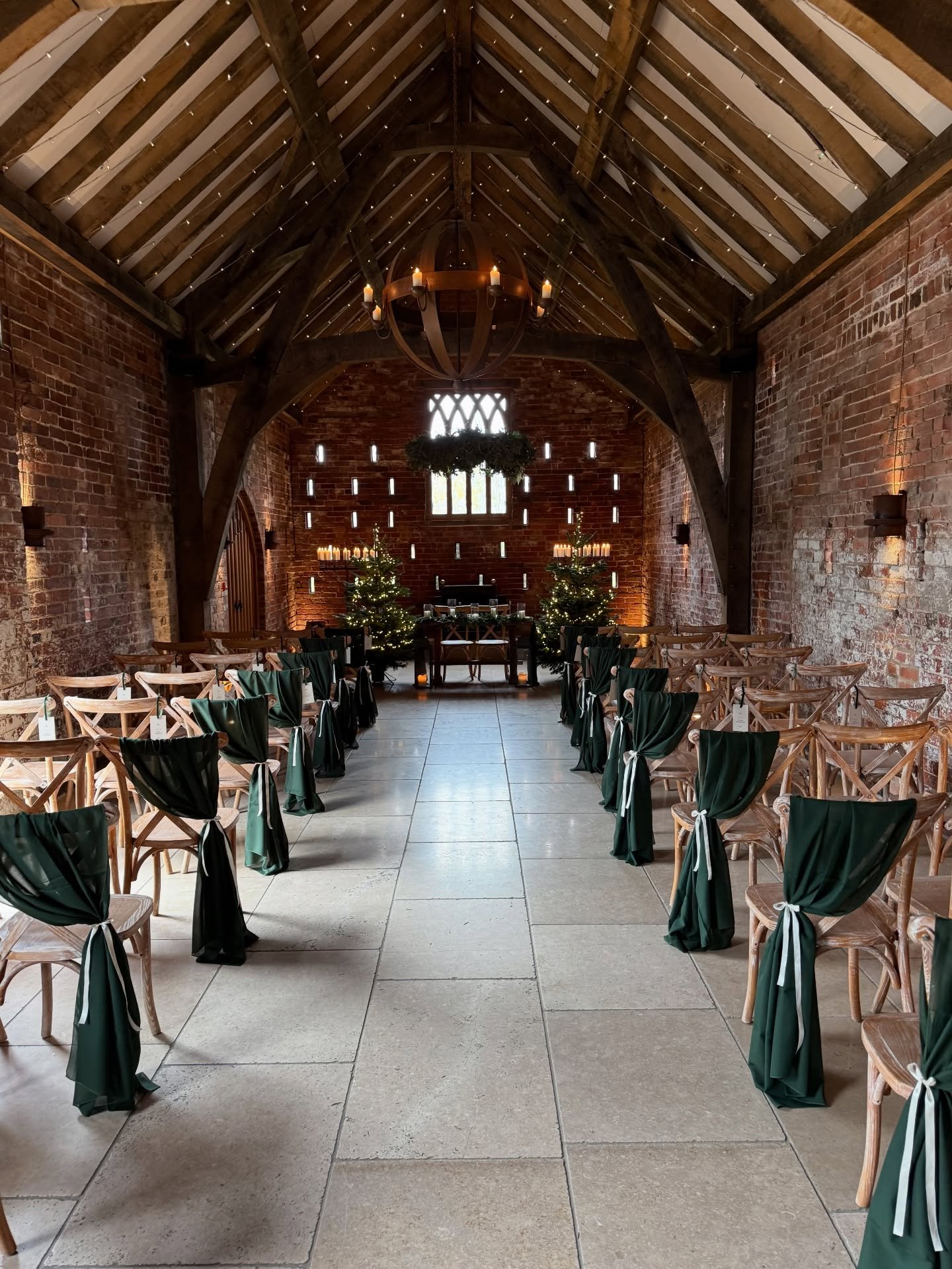 W I N T E R // Still swooning over this dreamy winter wedding at the gorgeous @grangefieldsvenue!

Dark green tones contrasting with soft mochas and backdrops of Christmas trees, made the whole day feel like a winter fairytale! 

Subtle silver accent