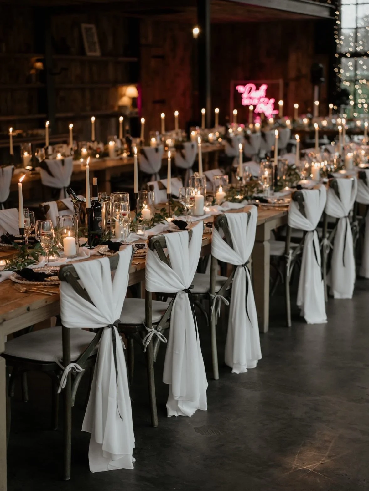 H I D D E N  R I V E R // Another booking last week for this incredible venue, the breathtaking @hiddenriverbarn!

The contrast of black accents, warm candlelight, and the natural beauty of the space, created such a timeless, romantic atmosphere! Sim