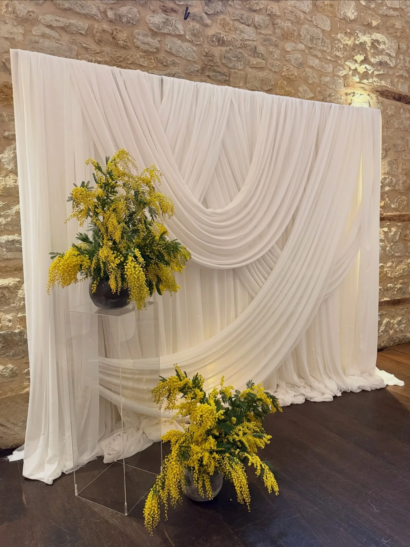 D R A P I N G // Our drapery backdrop made its debut at the gorgeous @huntsmillfarmweddings! 

Gathered fabric adds texture and softness, while THOSE vibrant yellow florals by the incredible @theflowerstory, bought a modern element to this rustic bar