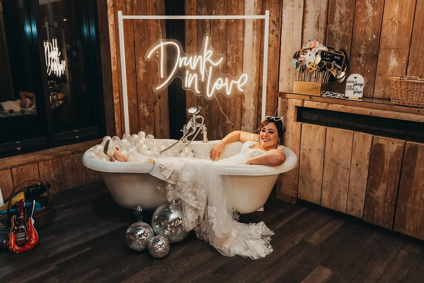 B A T H  B O O T H // Because every bride needs a bath on her wedding day! 🛁 🫧 🪩 
.
.
.
#photobooth #weddingprop #foxtailbarns #weddingphotobooth #weddingdecor