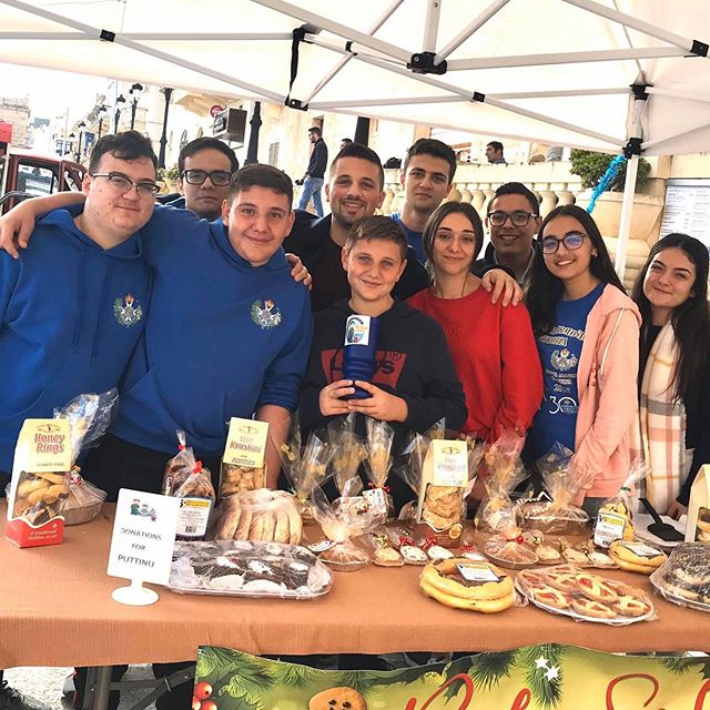 Act of kindness by @kummissjonizghazagh_vittorjani 👍🏻 Bake Sale in aid of @puttinucares! Every little contribution counts in making a difference! #charity