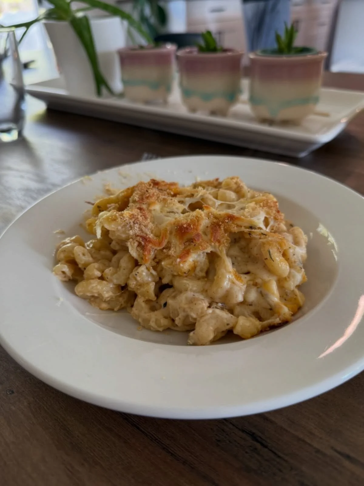 At Nancy&rsquo;s House, residents, staff, and volunteers gather together every other week to share a meal together. A community favourite: Uswah&rsquo;s mac and cheese! 🧀 Our Program Manager makes a delicious macaroni and cheese using a top secret r