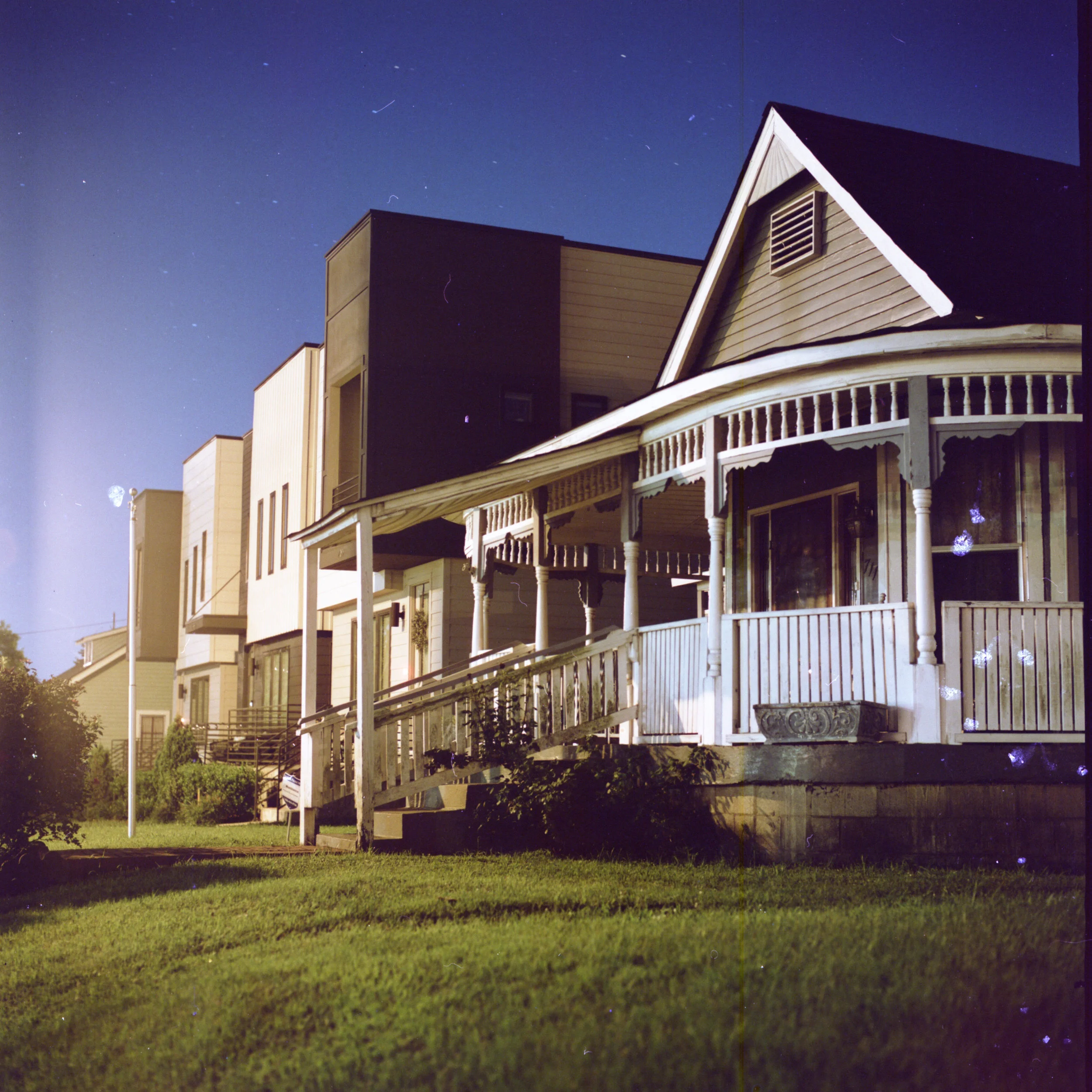 New_Neighbors-Cinestill_50_New_nash.jpg