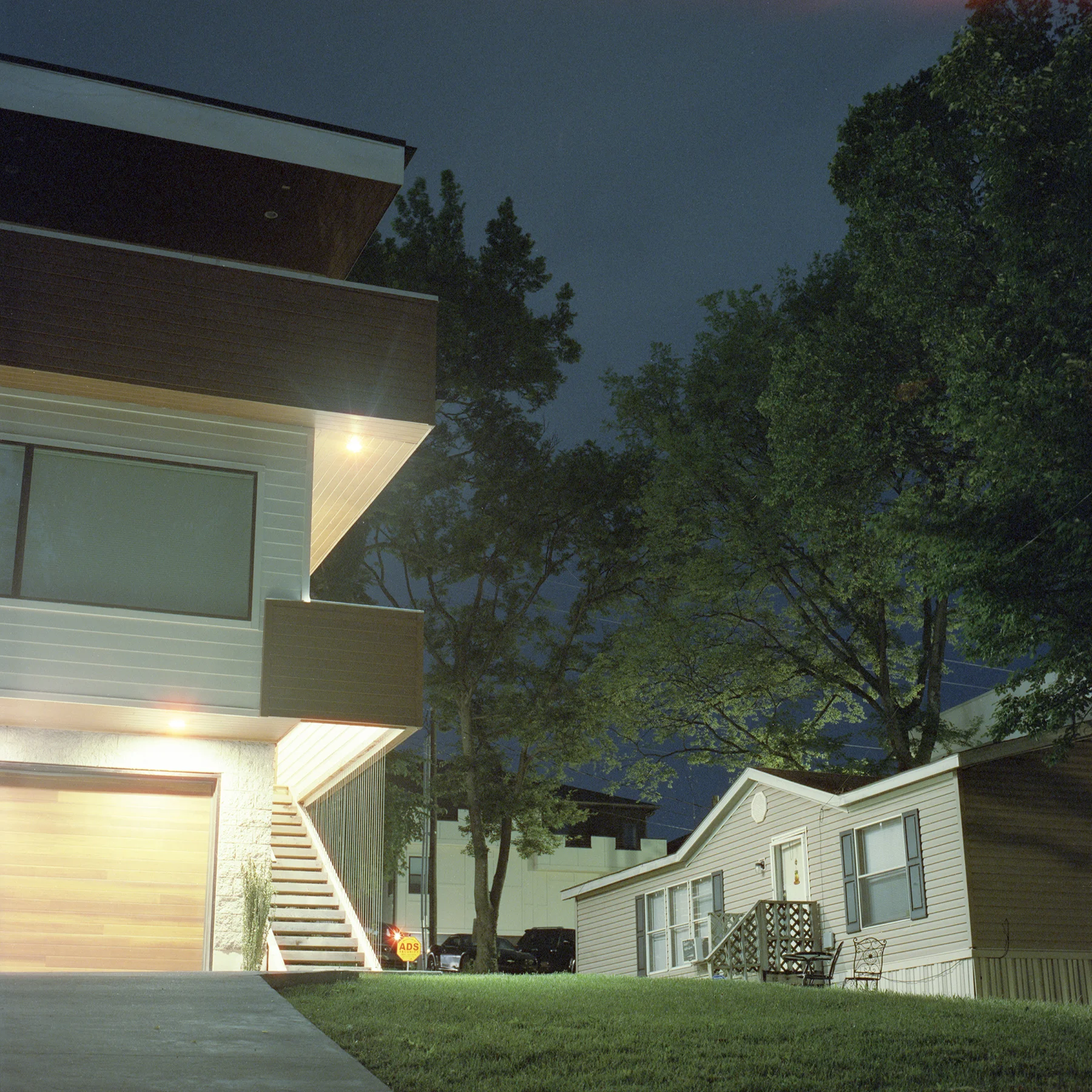 New_Neighbors_House_Spaceship_Trailer.jpg
