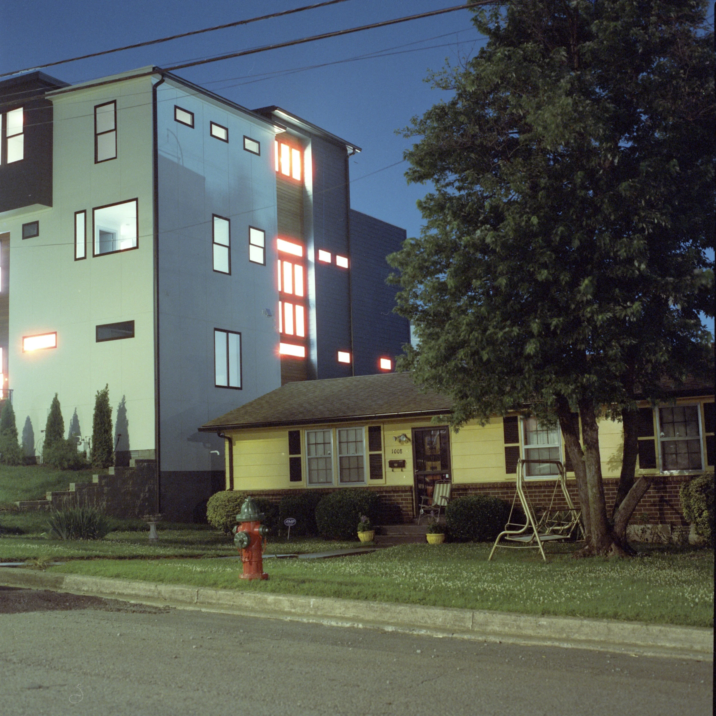 New_Neighbors-Cinestill_800_nash_Gen007.jpg
