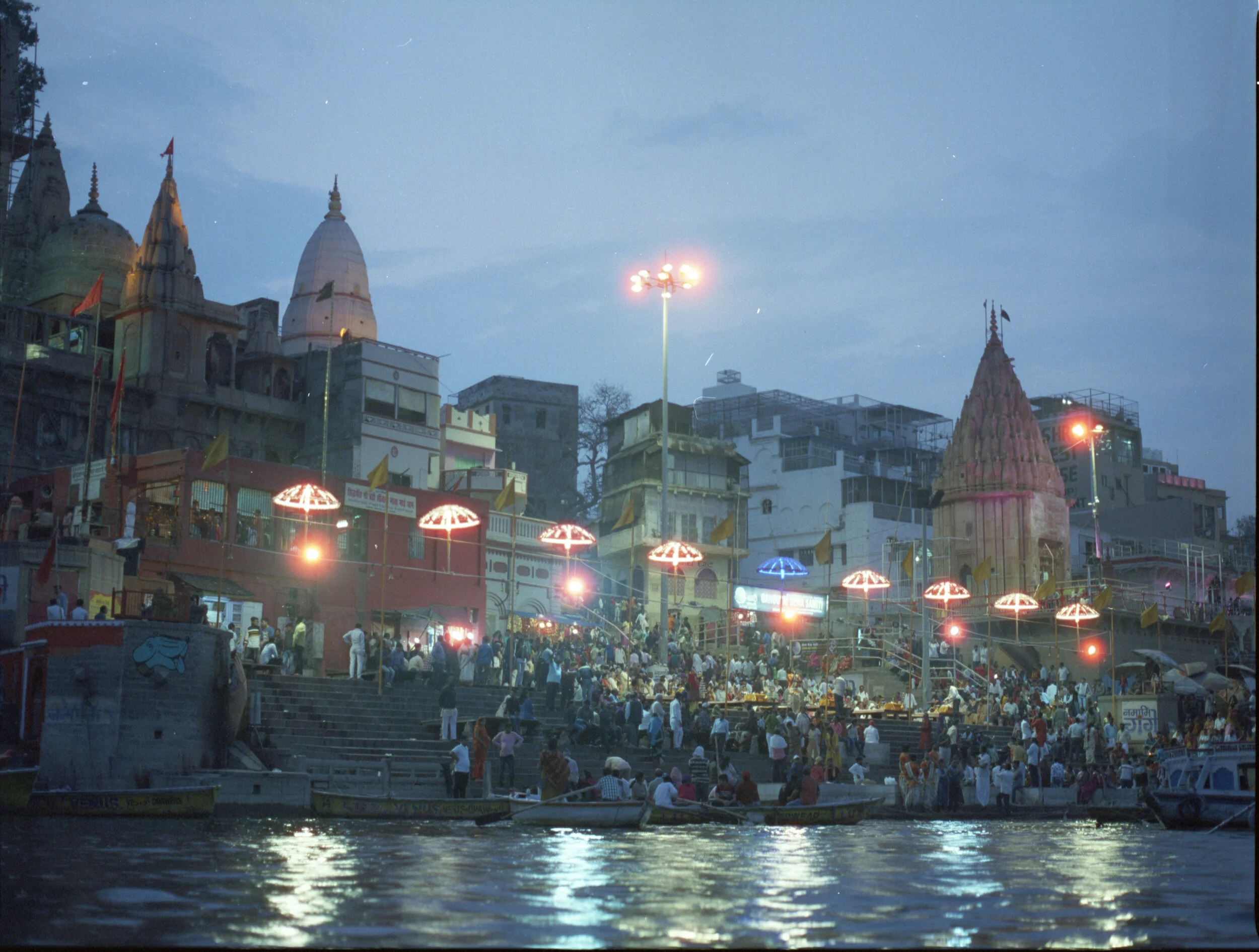 Varanasi_Cinestill800_009.jpg