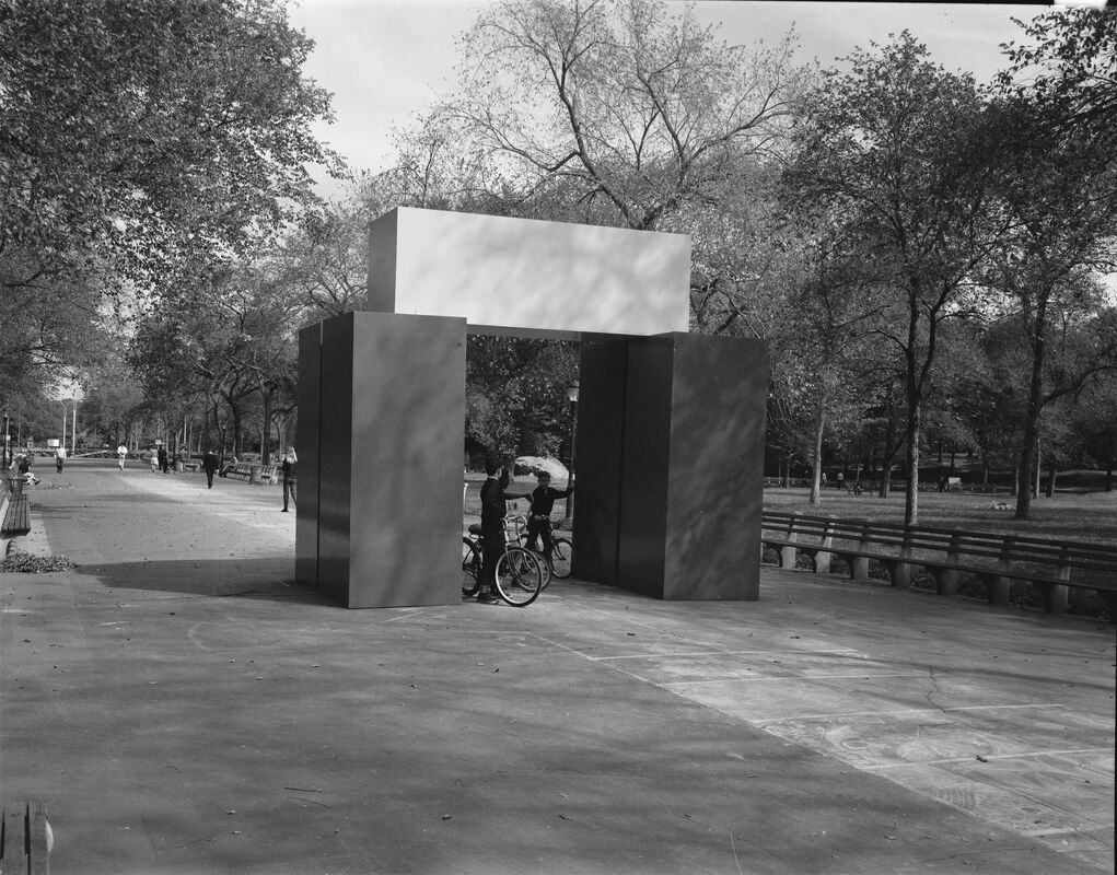  Lyman Kipp, Boss Linco, Central Park, Sculpture in Environment Exhibition, October 1–31, 1967. The city’s first large-scale exhibit of public sculpture was, like happenings and other events, intended to reactivate parks and other urban spaces. In Ce