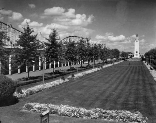 “Playland Mall,” Photograph. (n.d.). Playland Photograph Collection, Westchester County Archives (Jul. 2008) (18 Oct. 2012).