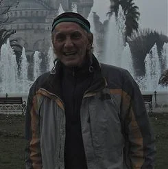 Rolando Politi, b. ca. 1944, is an Italian artist born at the close of World War II who came to New York City in 1980, after years of traveling around Europe and being involved in social centers and squats there. He was a leader in and spokesperson for early Lower East Side squatting efforts, including the East Thirteenth Street Homesteaders Coalition. By the early 1990s Politi became disillusioned with squatting as a political project and turned his energy toward making art with recycled materials. His ornate soda can pinwheels and glass bottle mosaics decorate the neighborhood’s squats and community gardens. Today Politi lives in Bullet Space, the first squat to legalize after the 2002 deal.