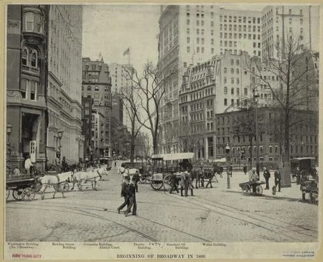 View into Bowling Green from the opening to Battery Park. Photograph c. 1899. New York Public Library.
