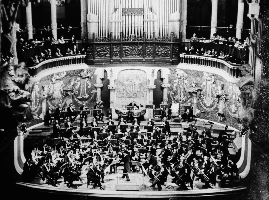 Philharmonic musicians performing at the Palau de la Música Catalana in Barcelona.
