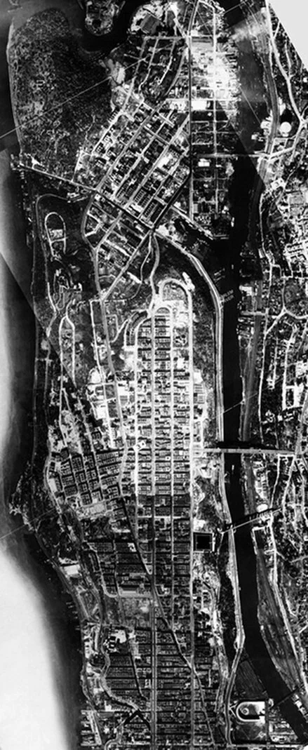 The closing of the Manhattan frontier: Above 155th Street, Washington Heights and Inwood. By 1924 the island had been almost completely built-up: even in Inwood few unimproved lots remained open for new construction. Aerial survey, 1924.