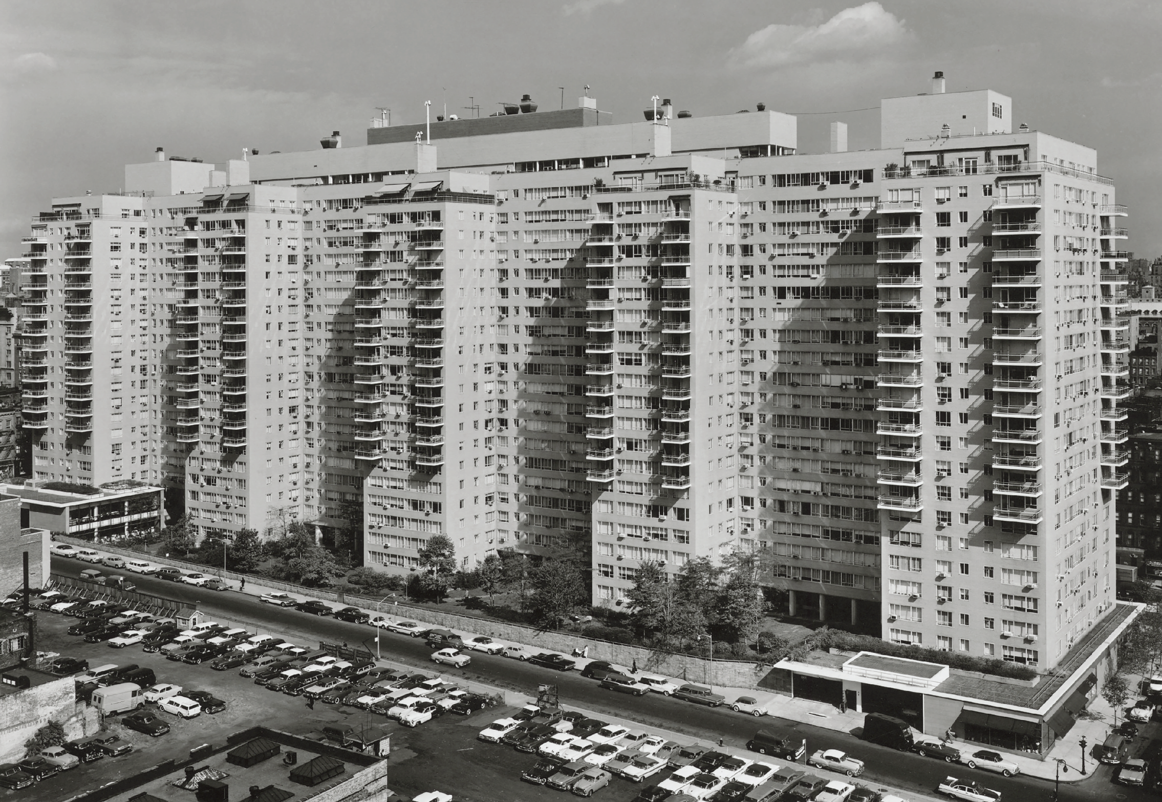 Manhattan House, 1951. New York Public Library.