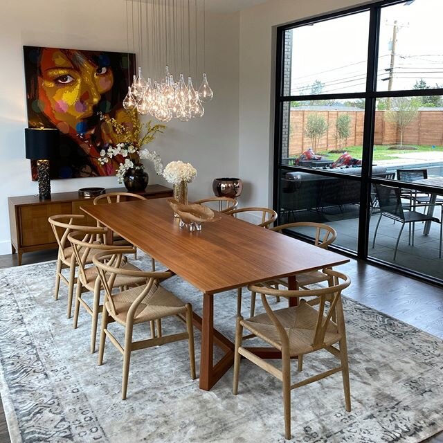 Love this bare bulb light installation for a client, sets the mood for the beautiful wood dining set. Many good memories will be made around this table! ❤️ #designlife #modernluxdesign #interiordesign #interiors123 #dallasdesigners #janetbakerdesigns