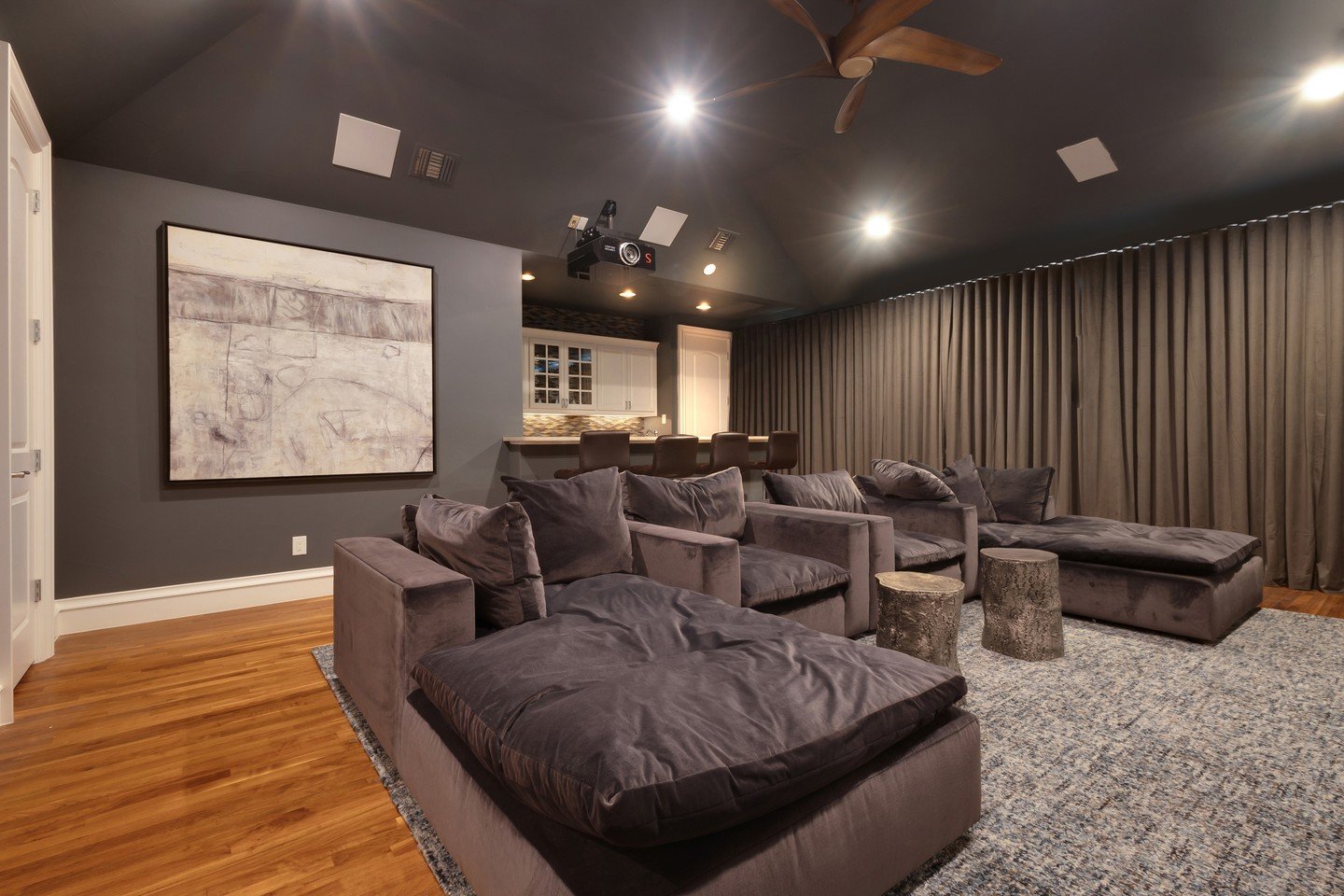 When a space truly reflects you, it just feels right.
That&rsquo;s the magic of personalized, thoughtful design.
Save this if you believe your home should light you up.

#PersonalizedDesign #LuxuryLiving #InteriorDesignInspo #HighEndHomes #DFWDesigne