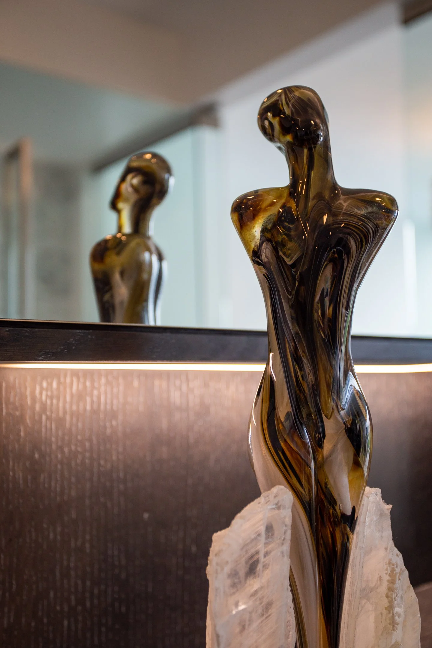 Make an entrance ✨

The foyer sets the tone for the entire home.

Statement lighting. Elegant furnishings. Thoughtful styling.

Elevate your entryway.

#LuxuryDesign #DFWInteriors #JanetBakerDesign