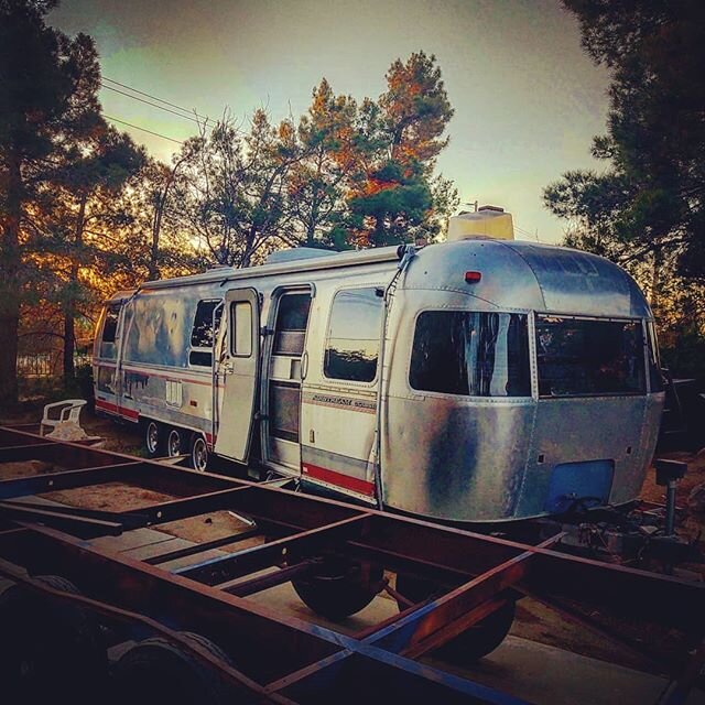 '95 Airstream available! 
It's a work in progress but definitely an awesome trailer 🛠️
Send us a DM if you're interested
#tinywingshomes 
#anewwayofliving 
#airstream