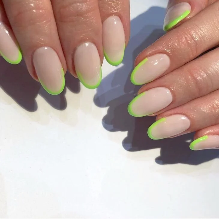 20-green-nail-design-ideas-to-get-you-ready-for-spring-18-DEARDOL.jpeg