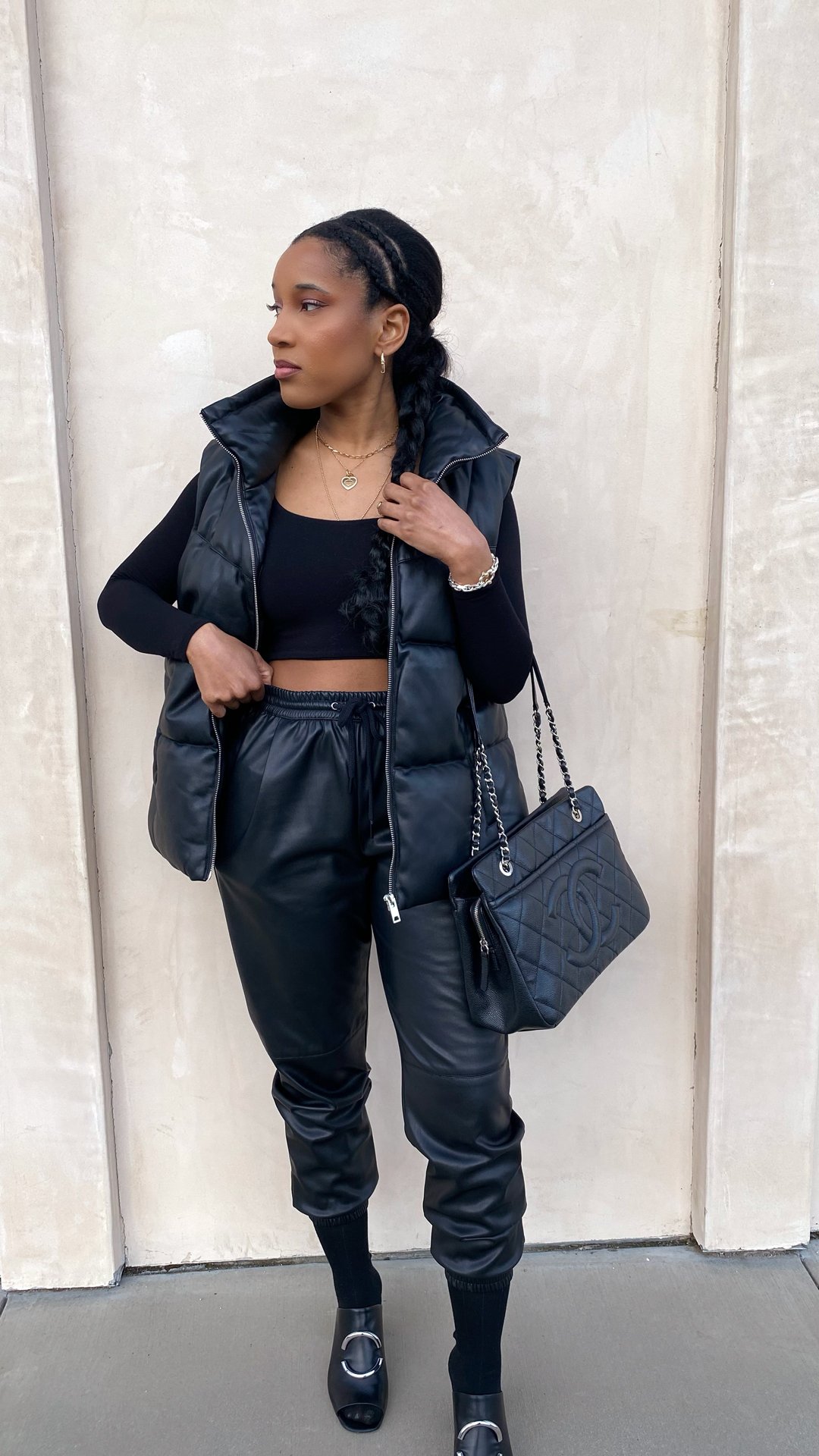 Black faux leather vest faux leather pants outfit — deardol