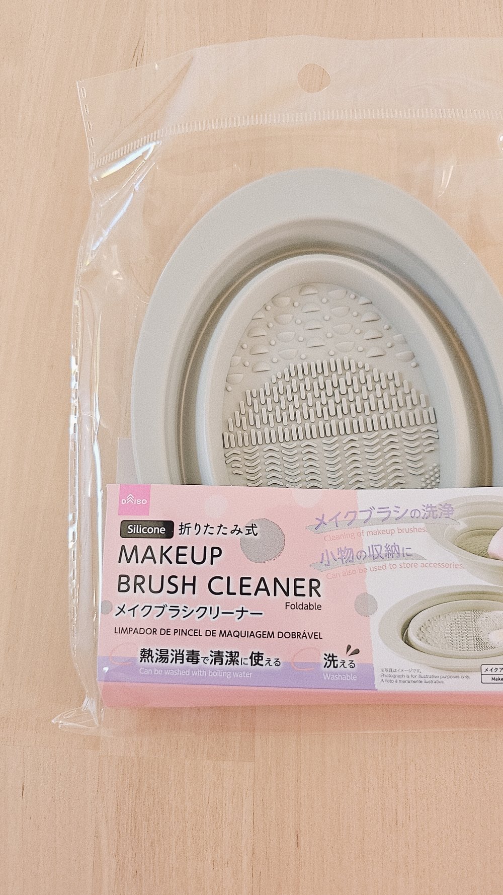 Makeup brush cleaning bowl