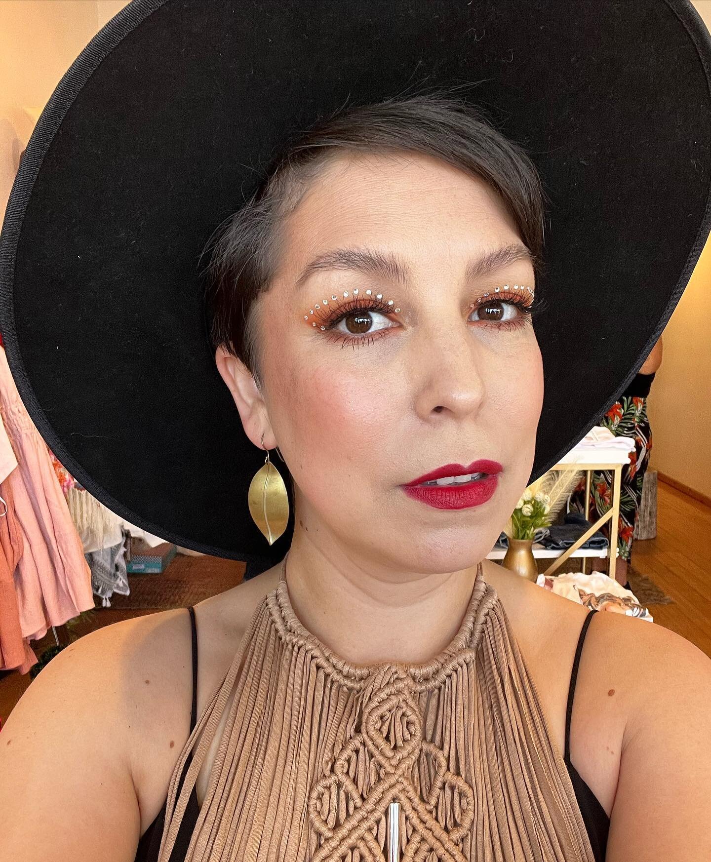 Glitta and rhinestones for a simple, Coachella look. Fun &ldquo;NoChella&rdquo; event at @wyldflwr.beautyboutique ! Happy 1st anniversary!!

#coachellamakeup #glitta #rhinestones #funmakeup #fantasymakeup #wyldflwr #boutiqueday #promakeup #nofilter #