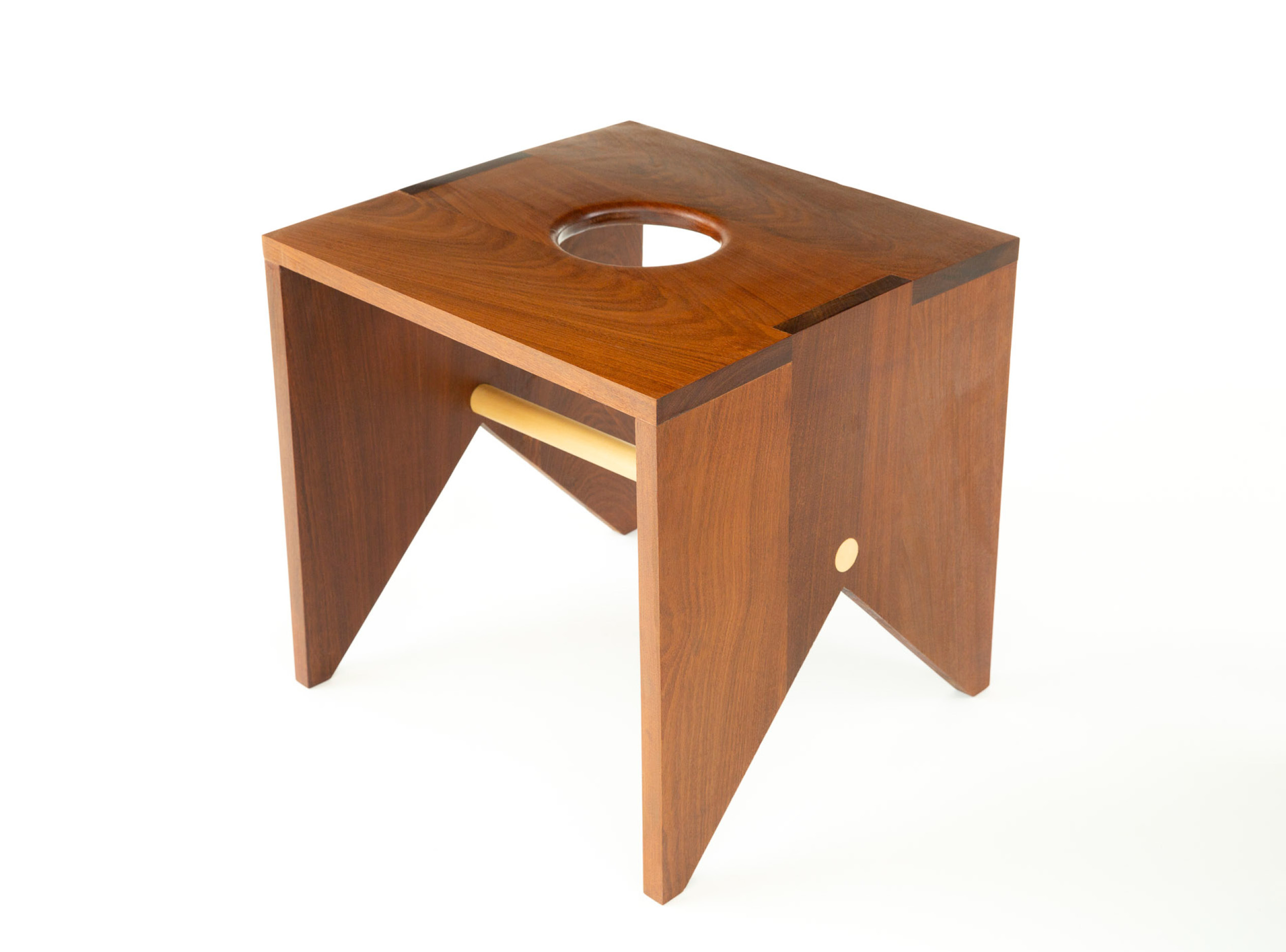 BarnesDesigns_SHAKERStool.png