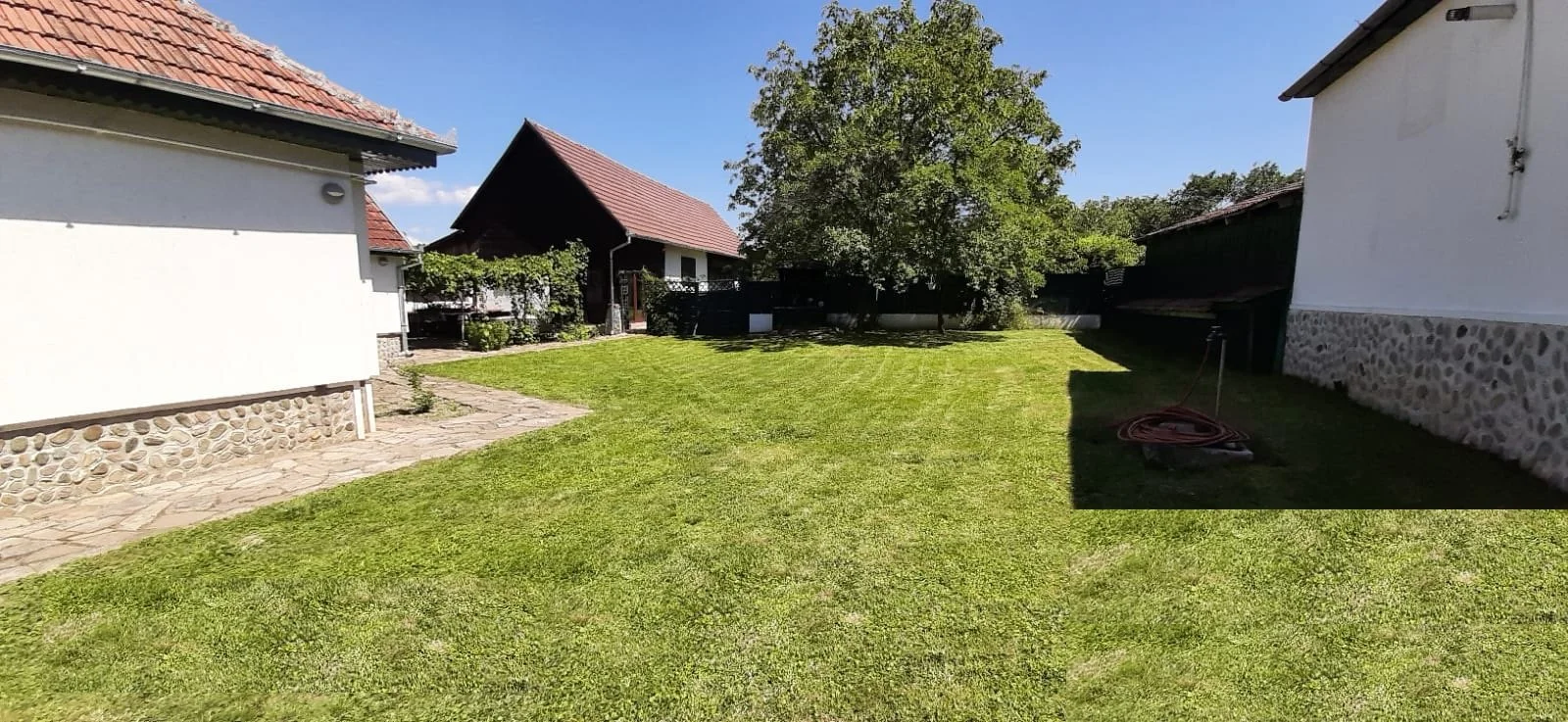 Arpasu garden courtyard.jpg