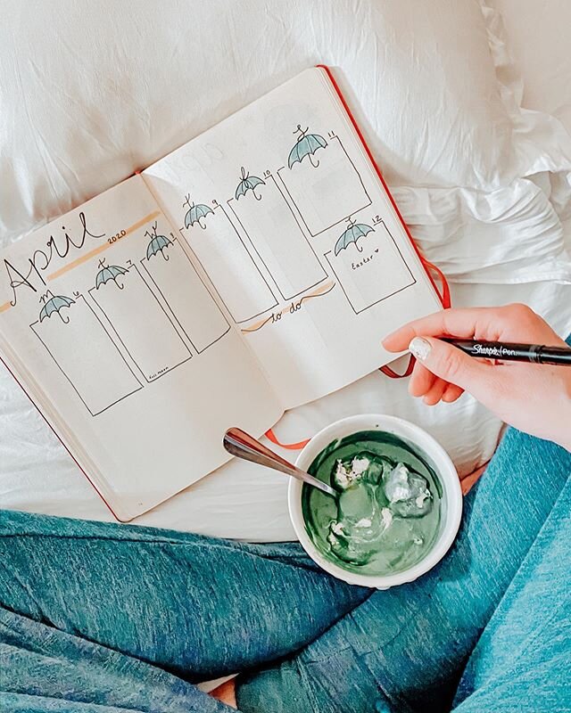 ✨Hello from my current view and new FAVORITE anxiety-reducing dessert. &bull;
&bull;
🍨Peanut Butter Banana Nice-cream with superfood- SPIRULINA 🥜🍌🌱
&bull;
&bull;
Blend:
-teaspoon of peanut butter
-1 FROZEN banana
-a splash of coconut milk -scoop 