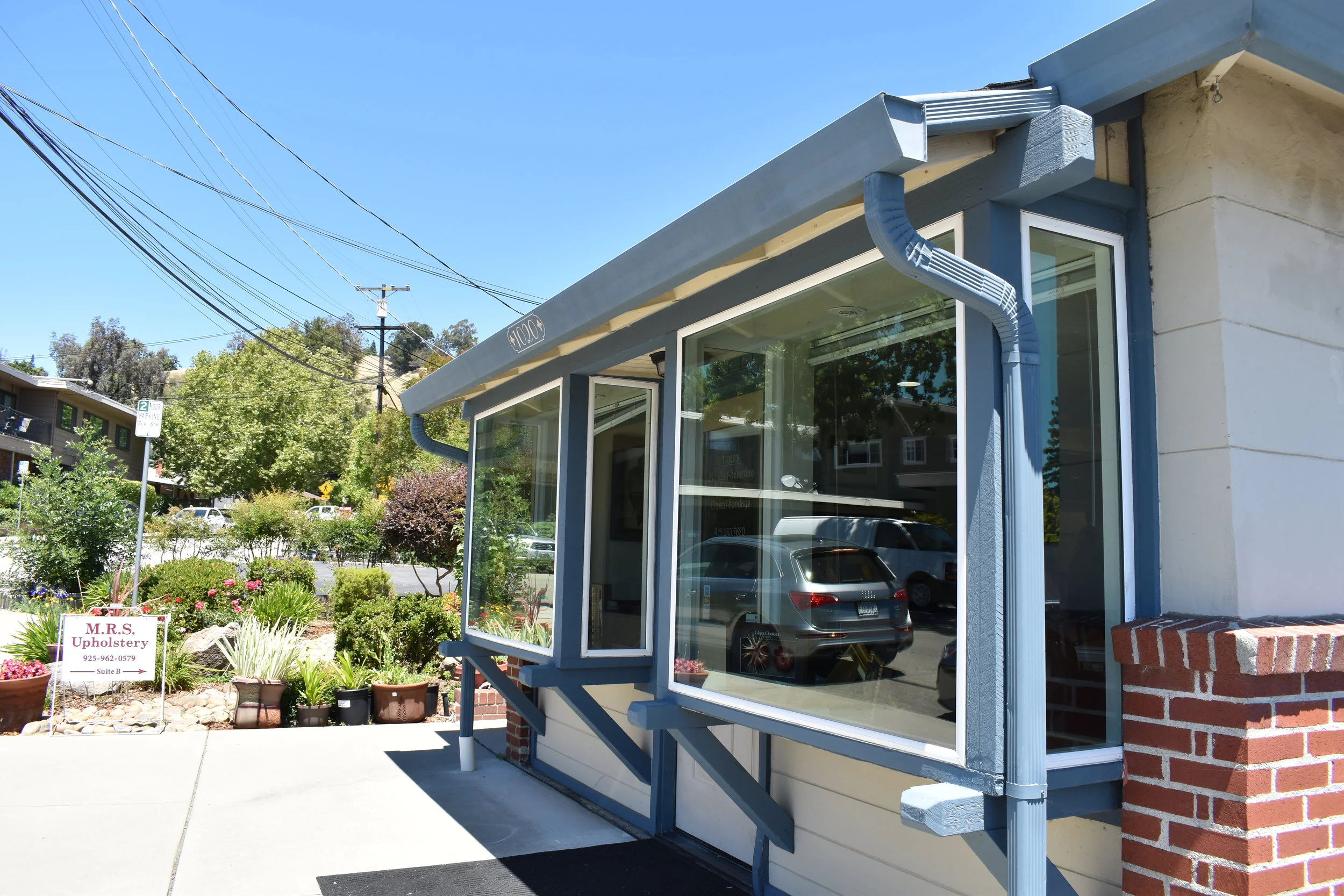 Front of Anthony's Custom Picture Framers shop