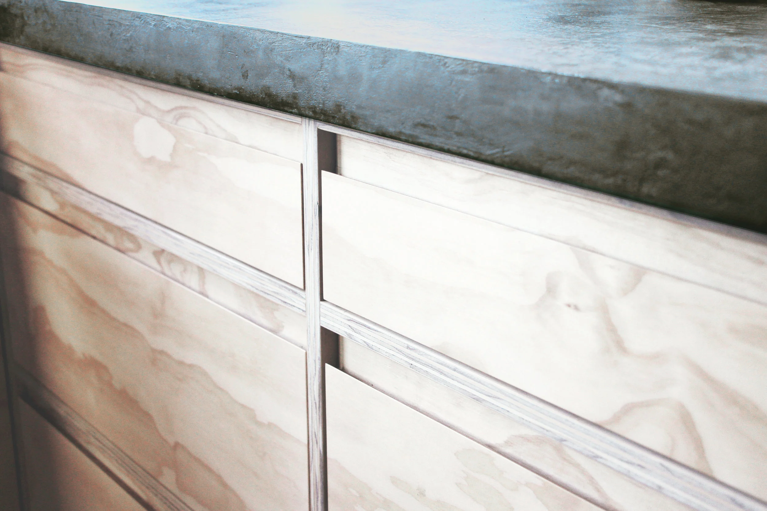 MOTIDE JOINERY SCANDI PLY KITCHEN NO HANDLE (1).jpg