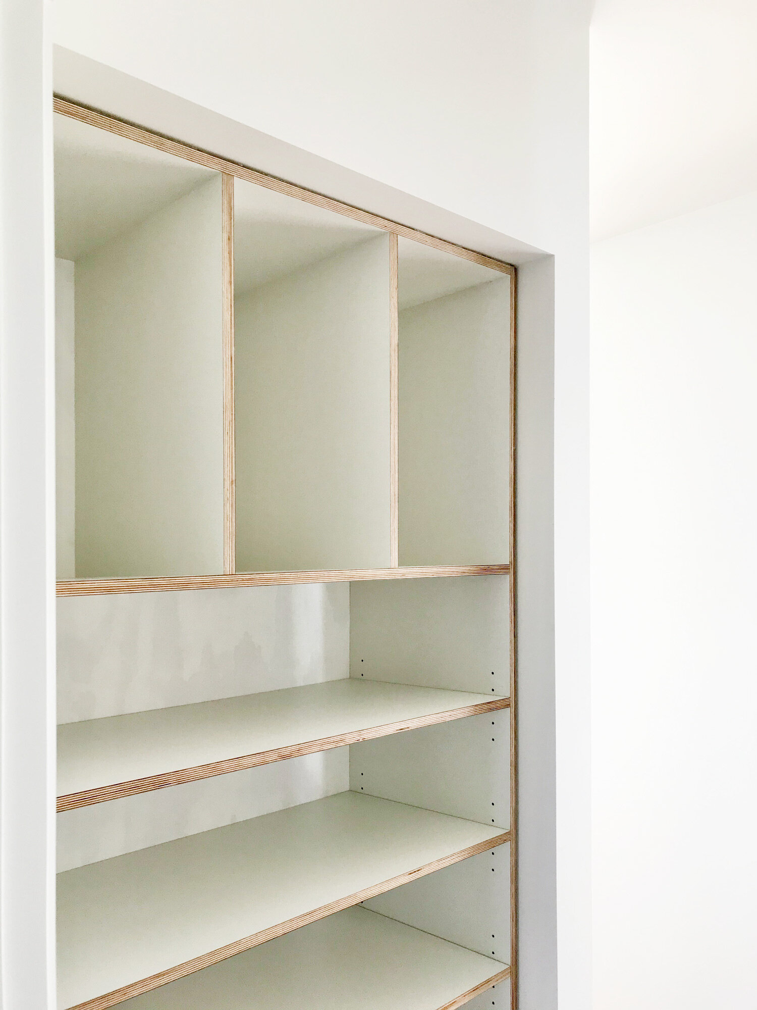 white-birch-plywood-storage-shelving-motide-raglan-nz-ploen.jpg