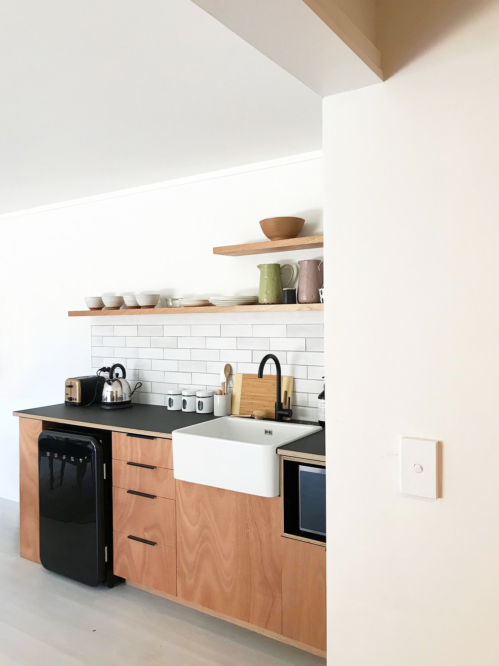 tiny-house-kitchenette-sustainable-motide.jpg