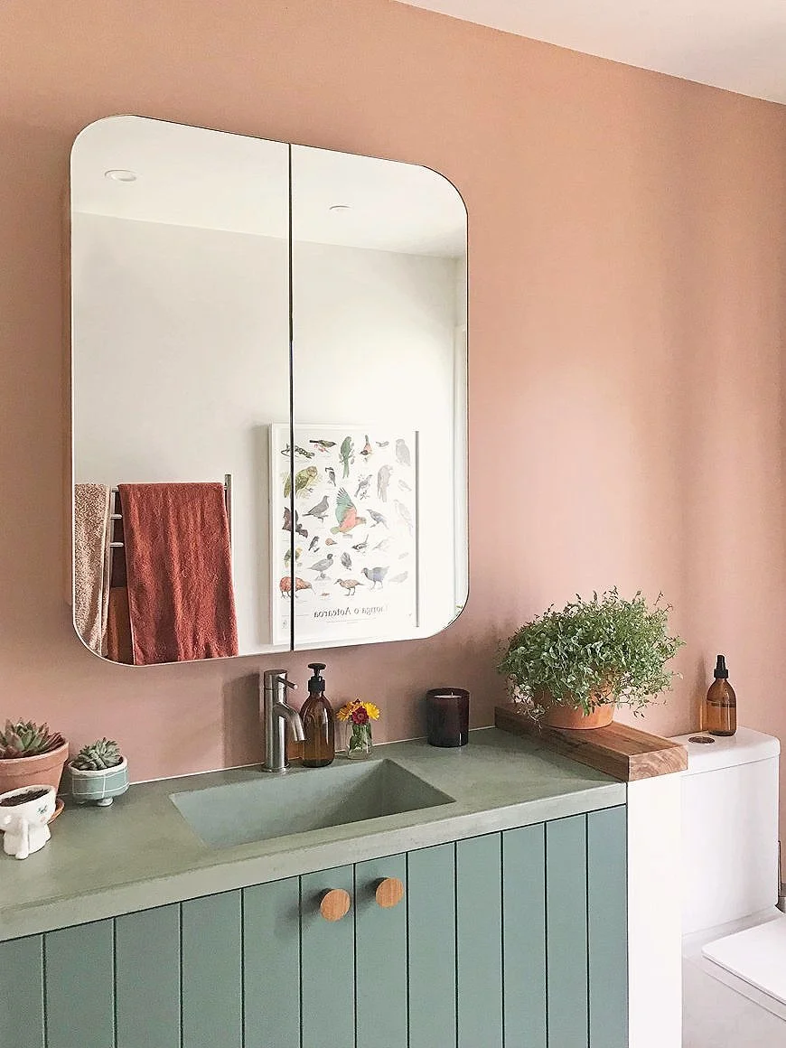 curved-mirror-cabinet-plywood-grooved-vanity-motide-1.jpg