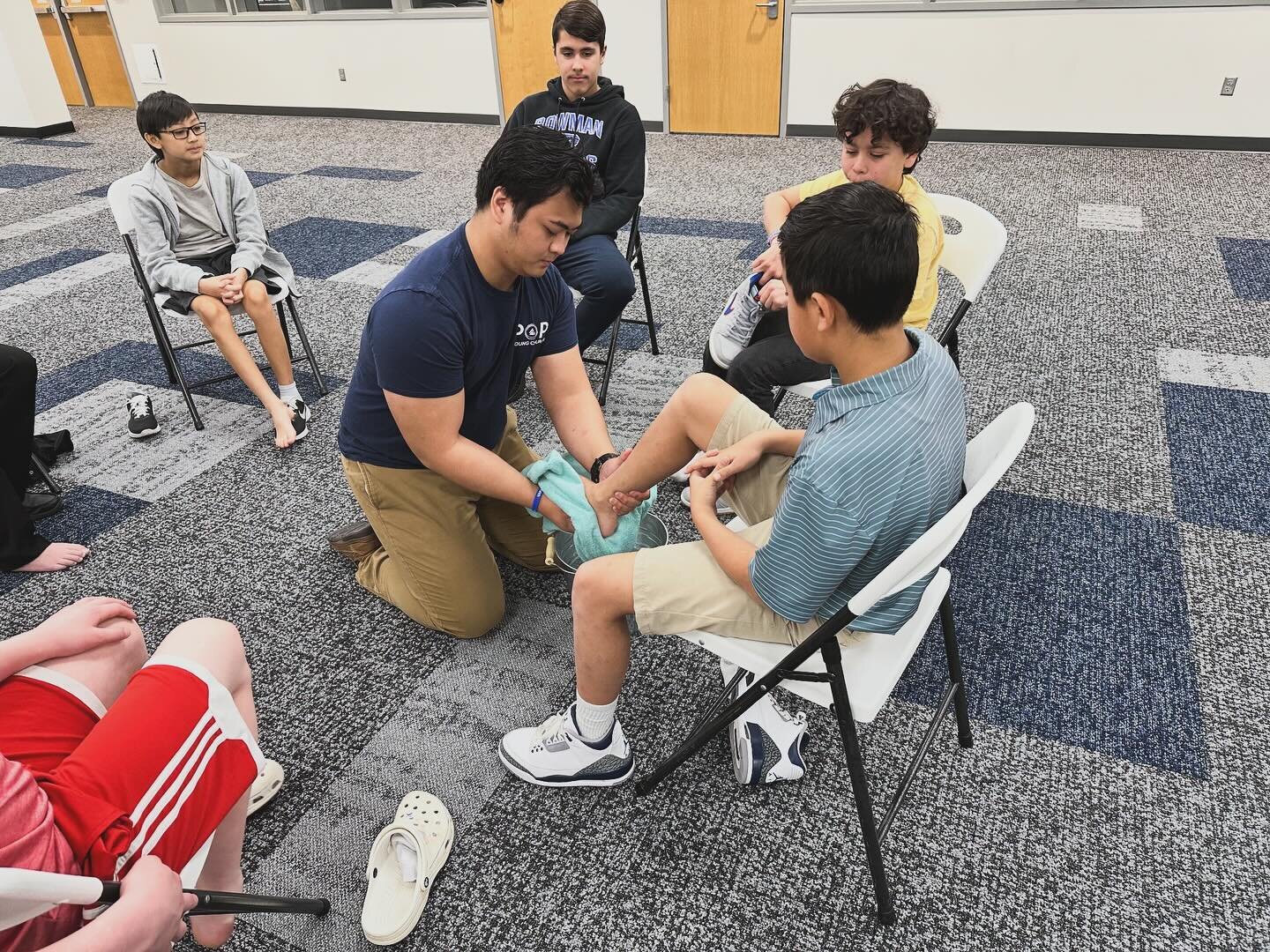 This weekend our core members washed the feet of their small group members as an action in showing them the vocational call of becoming a gift of yourself to others. Come, Holy Spirit! Teach us how to love! 🔥🕊️🌊