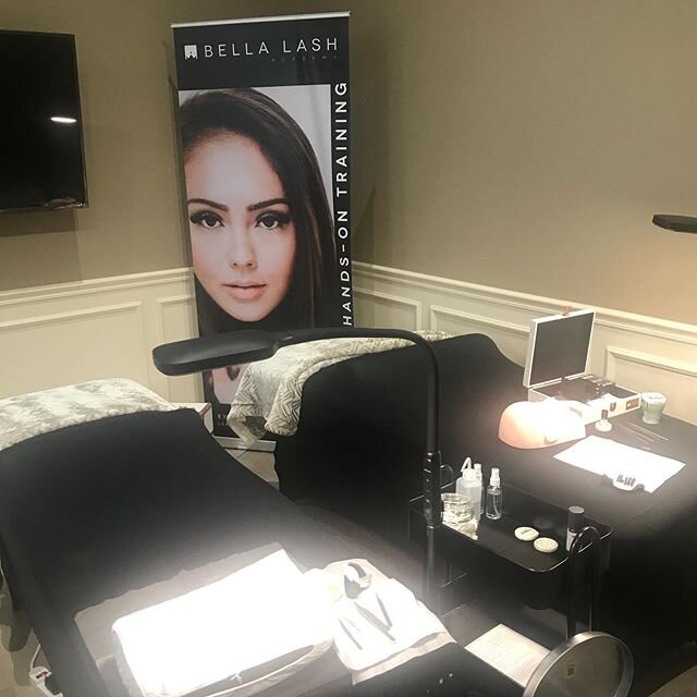 Volume lash certification course with @venesia_bellalashacademy 
@bellalash 💕 .
.
I can&rsquo;t wait to open my doors again 🥰
.
#learning #training #lillepieceofheaven #lashes #lashextensions #smallbusiness #bellalash #lpoh #volume #lashes #fluffyl