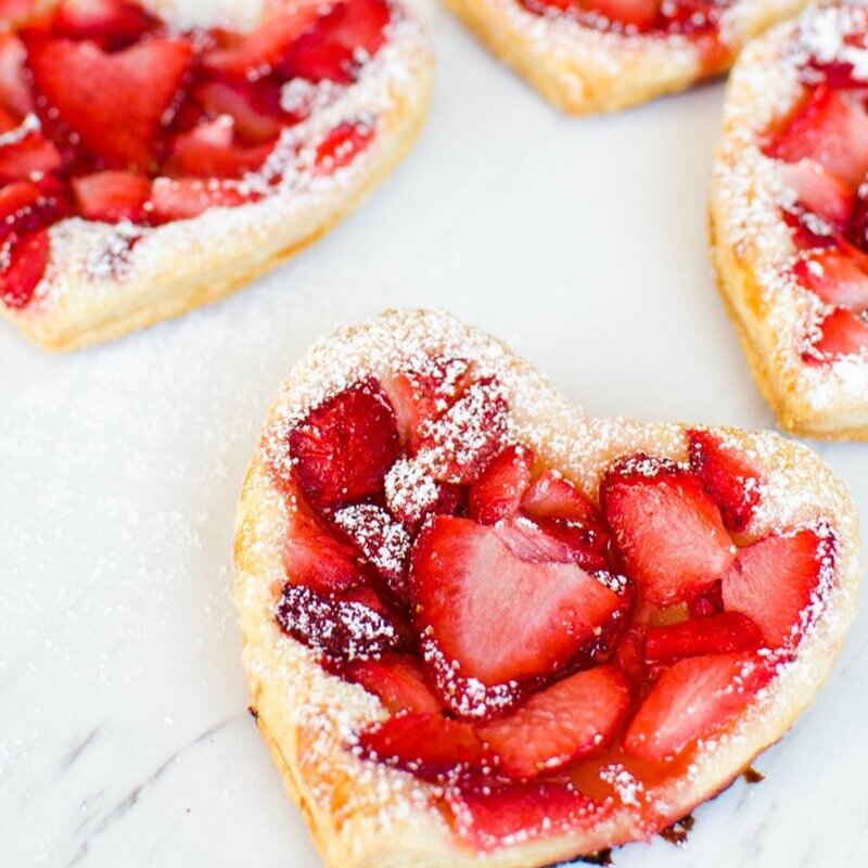 powdered-sugar-puff-pastry-hearts.jpg