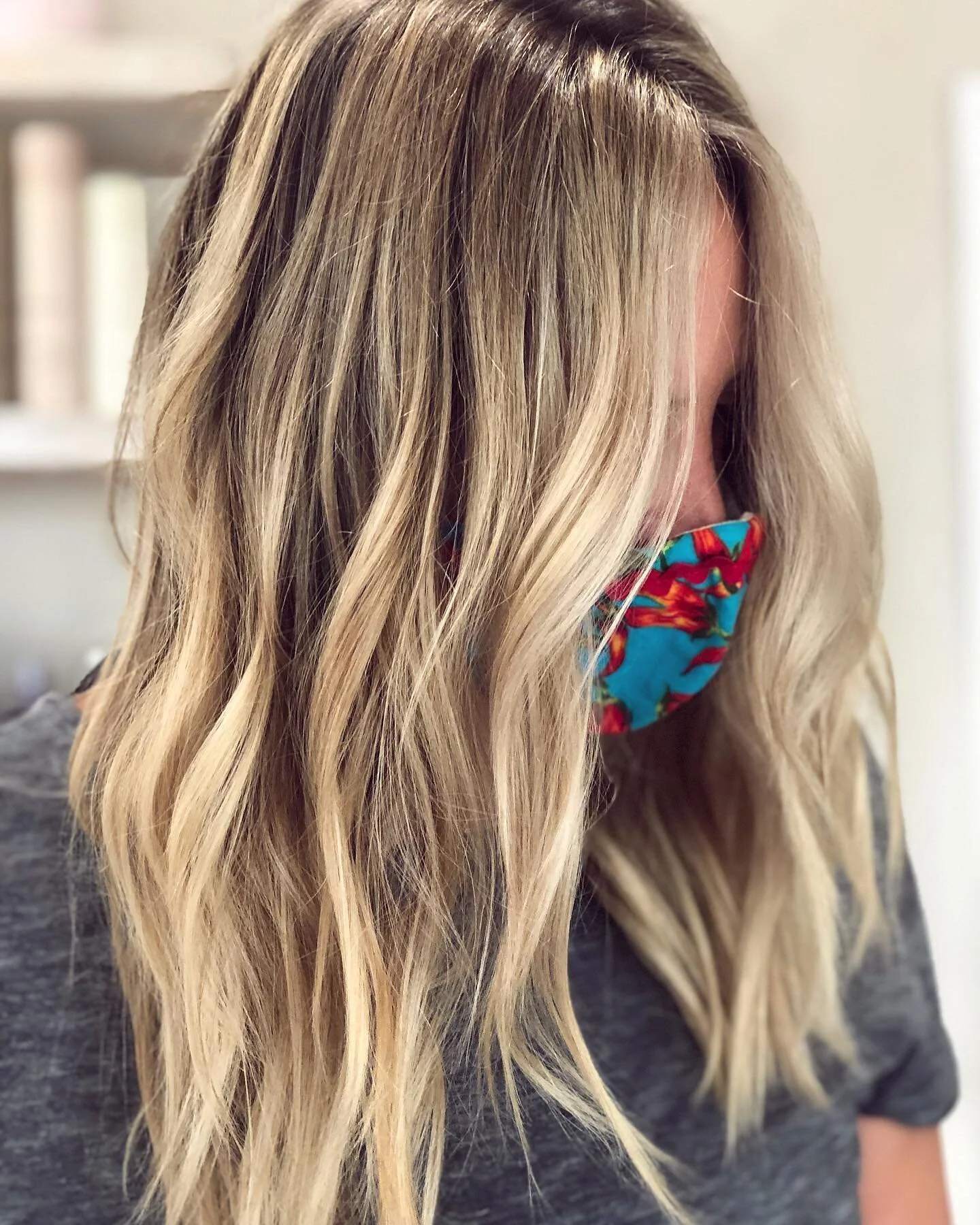 What is lived in color? 🤔

Simply put it is beautiful low maintenance color that enhances your natural base so it is totally customizable for everyone ✨ blondes typically maintenance their lived in color every 3 months and brunettes can go 6+ months
