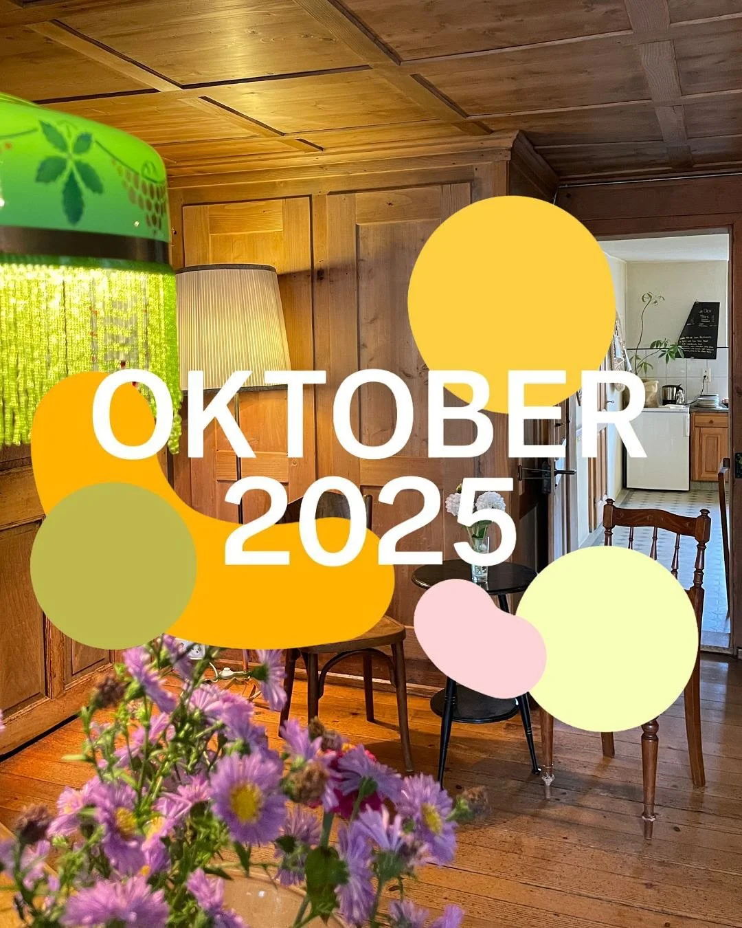 Der Oktober wird bunt, wir l&uuml;ften das Programm.

Vier besondere Samstage d&uuml;rfen wir mit tollen Menschen zusammen planen und wir freuen uns riesig darauf.

Von 10 bis 17 Uhr &ouml;ffnen wir an jedem Samstag unsere T&uuml;ren. Neben dem tolle
